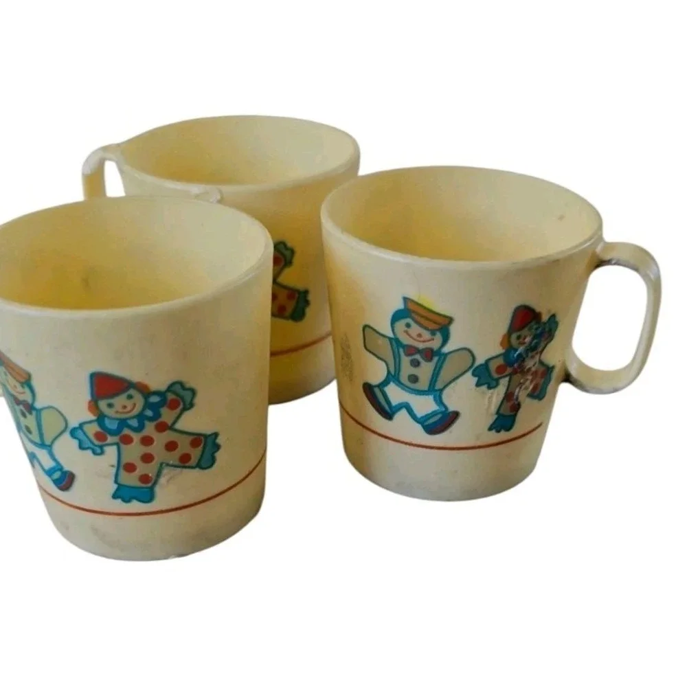 Vintage Chilton Globe Inc‎ plastic child's  Toy Cup & Saucer 10 pieces